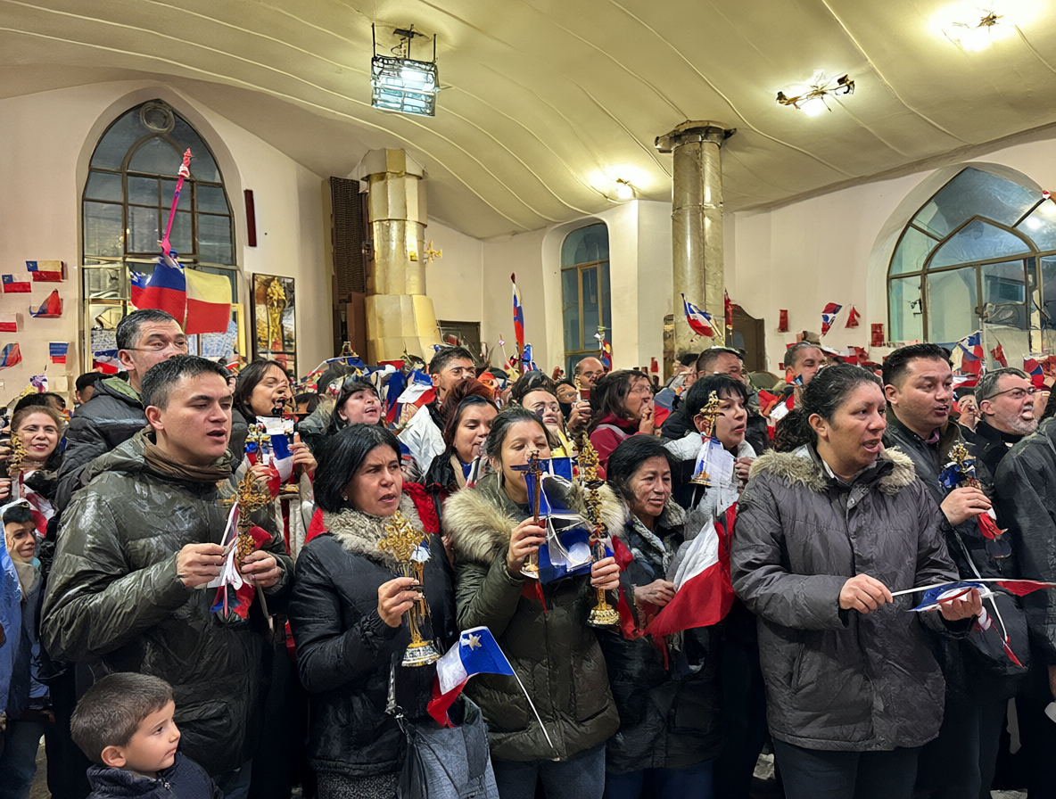 Grupo de personas cantando con banderas chilenas dentro de una iglesia iluminada.