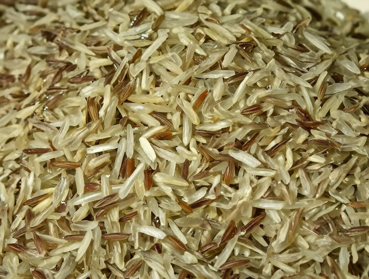 Arroz integral a gran detalle para resaltar su naturaleza más saludable.