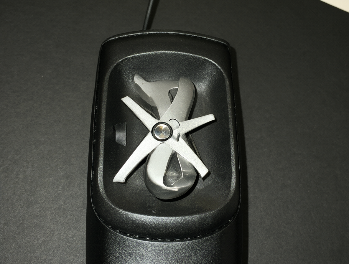 Propiedades de un dispositivo Bluetooth mostrando la sección de servicios con Hands-Free Telephony desactivada.
