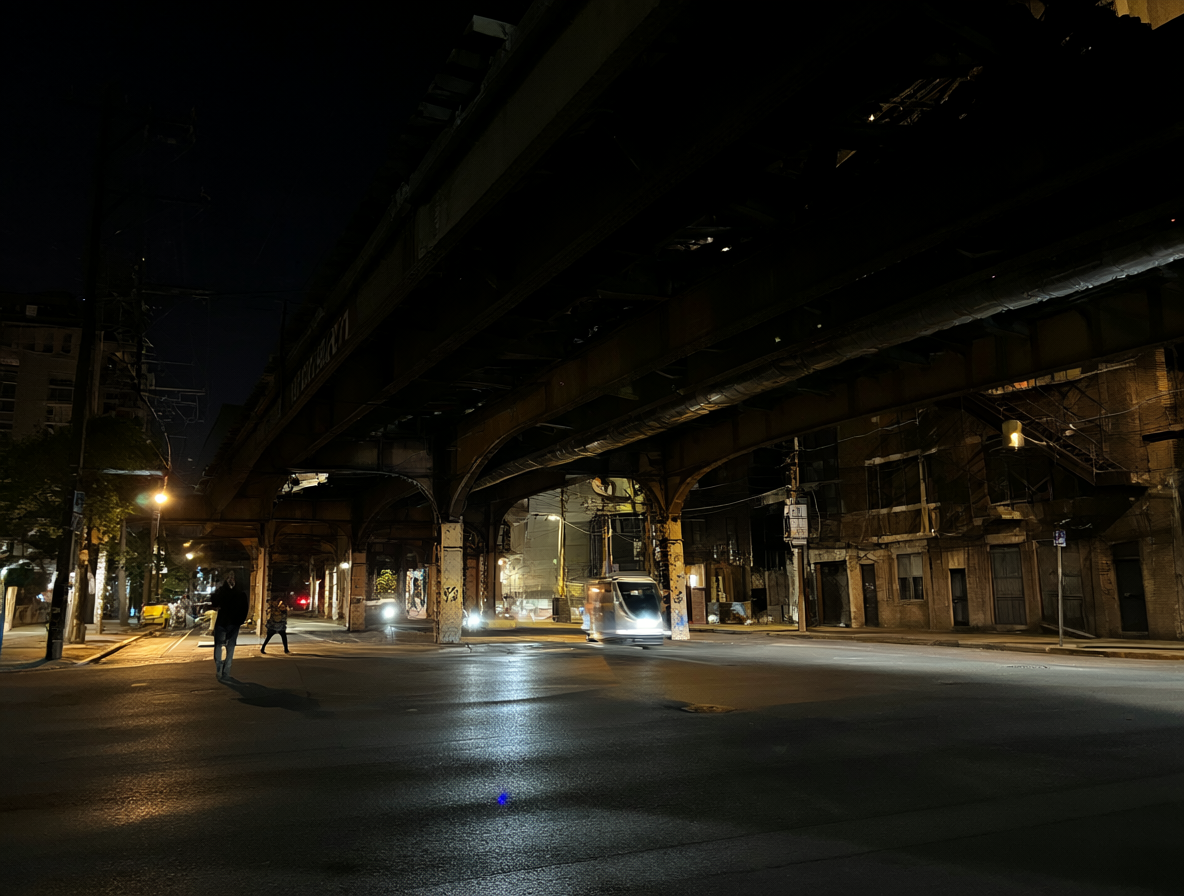Kolchak bajo las vías elevadas de noche