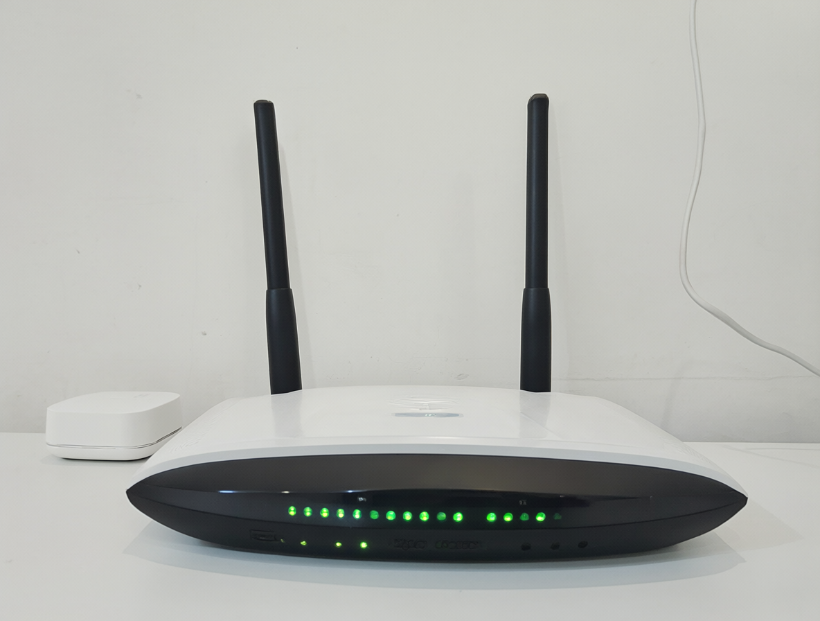 An illustration of a healthy, stable home network with all devices connected and functioning normally.