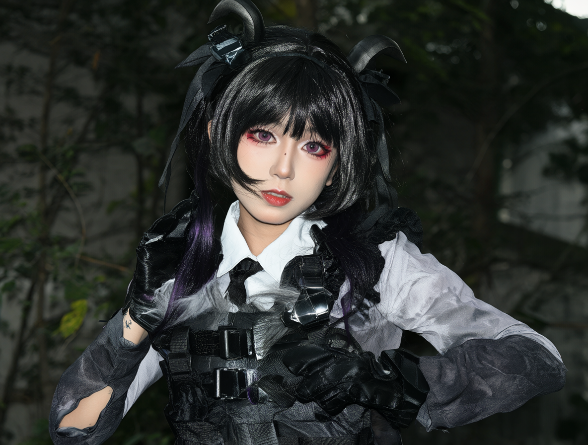 Chica cosplayer con el traje táctico de Black Lobelia