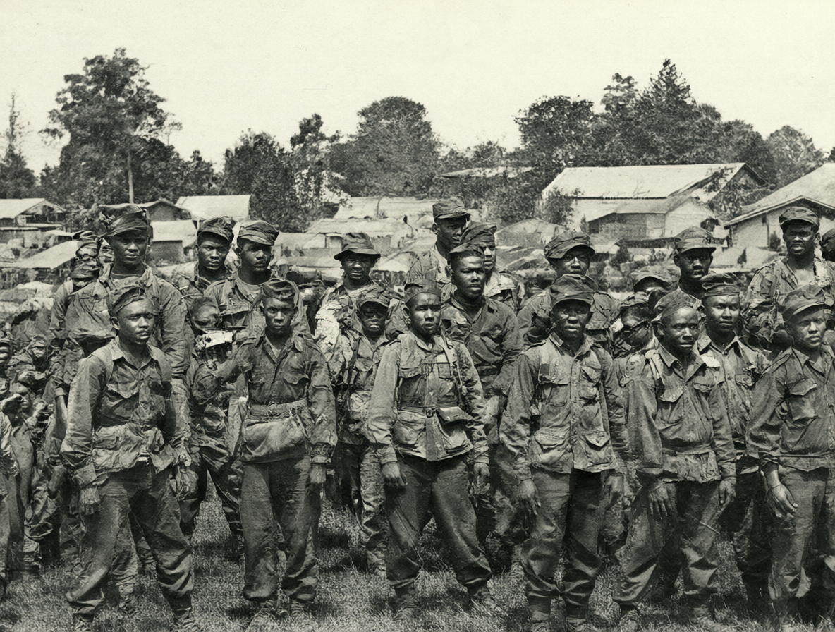 Soldados del programa Project 100,000 en formación militar histórica