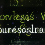 Pantalla mostrando subtítulos con dos tipos de letra diferentes, destacando el contraste entre inglés y caracteres latinos.