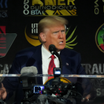 Trump rodeado de medios mientras utiliza tácticas de distracción