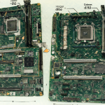 Diagrama técnico comparativo de placas madre con CPU N100 y J1900, destacando los tipos de memoria RAM compatibles en cada una.