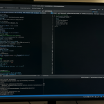 Representación visual de un script PowerShell ejecutándose y creando una carpeta de usuario nueva en Windows.