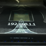 Router Askey RTF3505VW mostrando las credenciales de acceso al panel de administración.