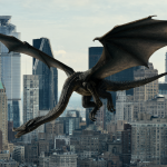 Vista de un dragón gigante volando sobre el horizonte de Nueva York