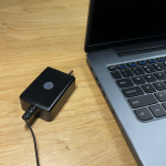 Cargador y laptop HP